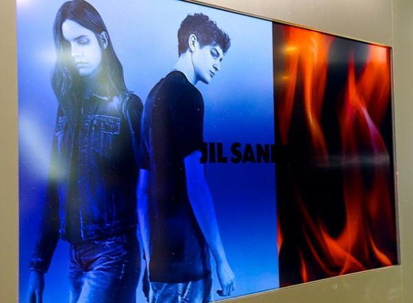 ジル・サンダー、新宿伊勢丹で岡山“焼杉” モチーフの日本限定コレクションを先行発売