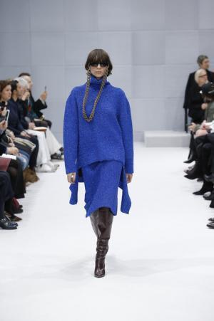 デムナ・ヴァザリアによる新生バレンシアガ【16-17AWウィメンズ】