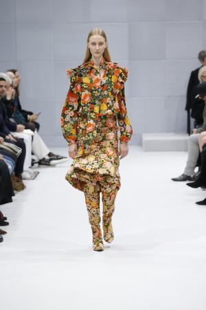 デムナ・ヴァザリアによる新生バレンシアガ【16-17AWウィメンズ】