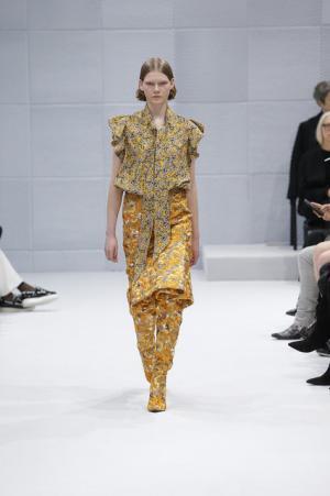 デムナ・ヴァザリアによる新生バレンシアガ【16-17AWウィメンズ】