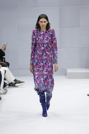 デムナ・ヴァザリアによる新生バレンシアガ【16-17AWウィメンズ】