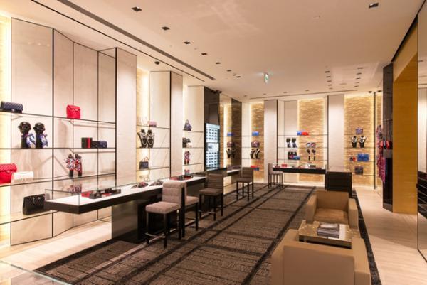 シャネルが西日本最大のブティックを心斎橋にオープン