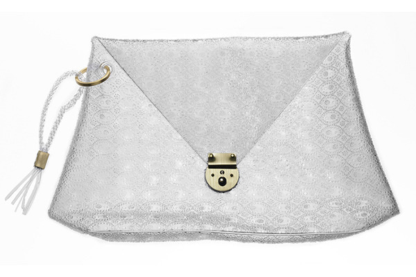 mame、PVCバッグコレクションの新作を発売。クラッチ、チェーンバッグなど全4型