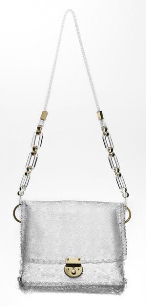 mame、PVCバッグコレクションの新作を発売。クラッチ、チェーンバッグなど全4型