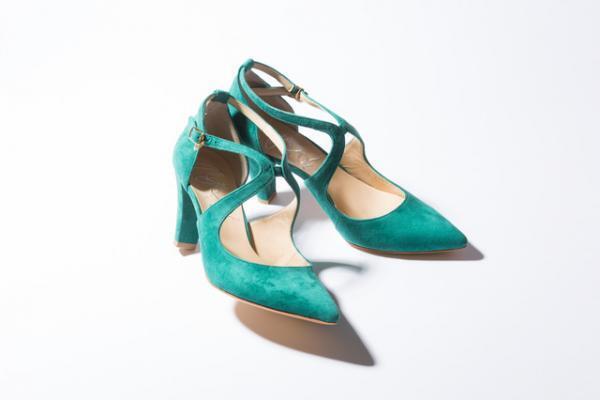 美しい足元に仕上げる、ストラップシューズで大人の品格を！【TREND SHOES 03】