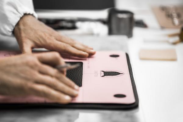 ディオールが新作バッグ「ディオールエヴァー」の製作過程9日間を収めたムービーを公開