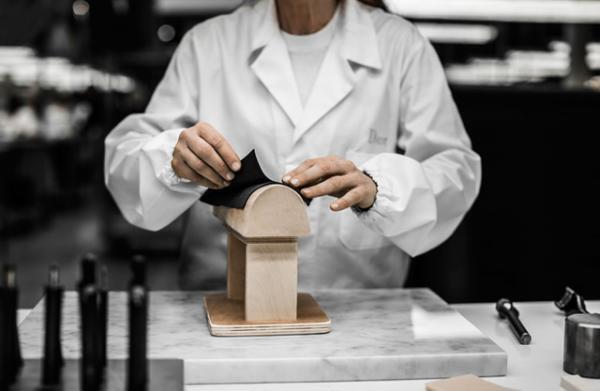 ディオールが新作バッグ「ディオールエヴァー」の製作過程9日間を収めたムービーを公開