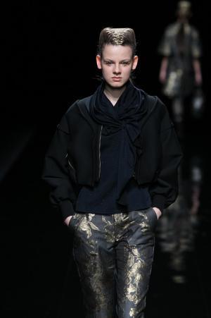 グラフィカルにアールデコを遊ぶユマコシノ【2016-17秋冬ウィメンズ】