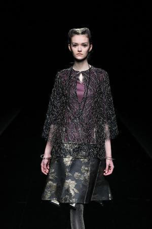 グラフィカルにアールデコを遊ぶユマコシノ【2016-17秋冬ウィメンズ】