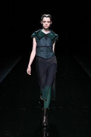 グラフィカルにアールデコを遊ぶユマコシノ【2016-17秋冬ウィメンズ】