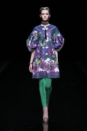 グラフィカルにアールデコを遊ぶユマコシノ【2016-17秋冬ウィメンズ】