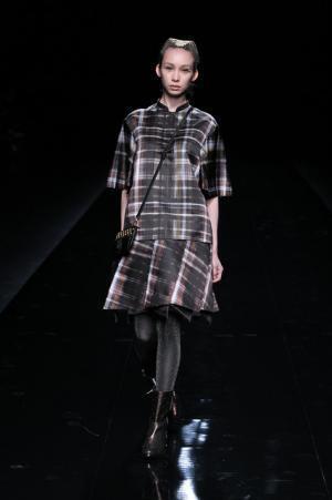 グラフィカルにアールデコを遊ぶユマコシノ【2016-17秋冬ウィメンズ】