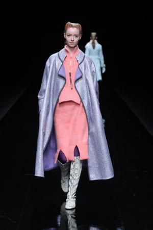 グラフィカルにアールデコを遊ぶユマコシノ【2016-17秋冬ウィメンズ】