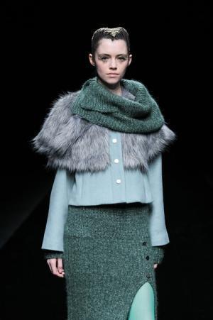 グラフィカルにアールデコを遊ぶユマコシノ【2016-17秋冬ウィメンズ】