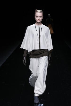 グラフィカルにアールデコを遊ぶユマコシノ【2016-17秋冬ウィメンズ】