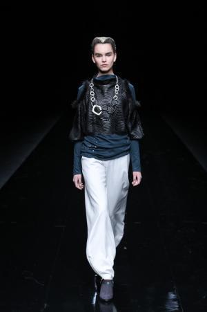 グラフィカルにアールデコを遊ぶユマコシノ【2016-17秋冬ウィメンズ】