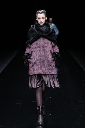 グラフィカルにアールデコを遊ぶユマコシノ【2016-17秋冬ウィメンズ】