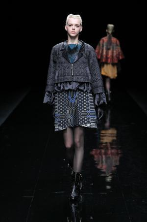 グラフィカルにアールデコを遊ぶユマコシノ【2016-17秋冬ウィメンズ】