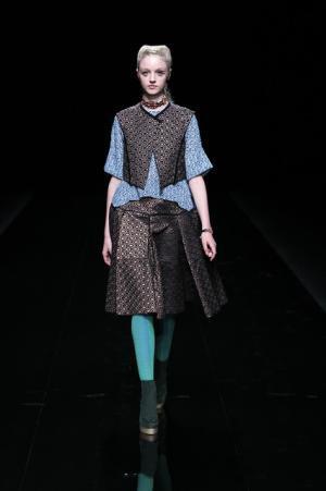 グラフィカルにアールデコを遊ぶユマコシノ【2016-17秋冬ウィメンズ】