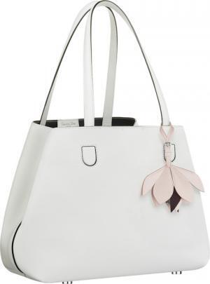 ディオール、“日本の桜”をイメージした日本限定バッグ発売