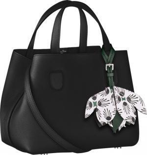 ディオール、“日本の桜”をイメージした日本限定バッグ発売