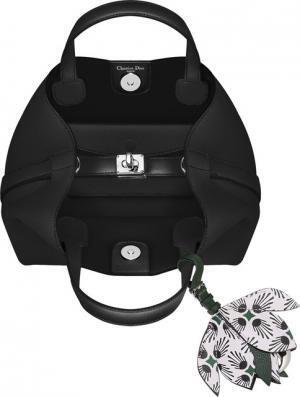 ディオール、“日本の桜”をイメージした日本限定バッグ発売