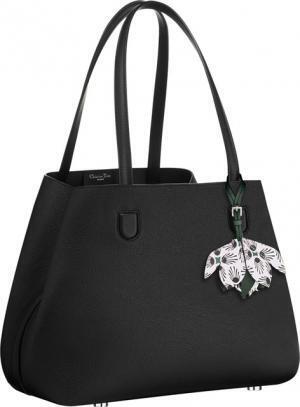 ディオール、“日本の桜”をイメージした日本限定バッグ発売