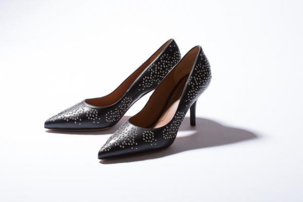 トレンドに左右されない永遠の相棒、きれいめパンプス！【TREND SHOES 04】