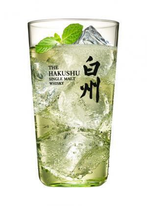 東京ミッドタウンのGWイベント、芝生の上でヨガや読書を楽しむ