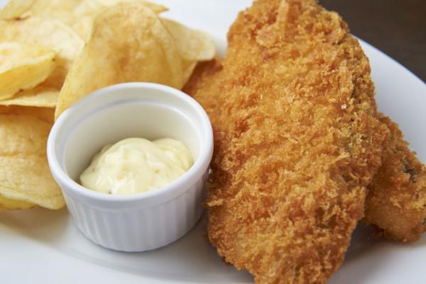 東京ミッドタウンのGWイベント、芝生の上でヨガや読書を楽しむ