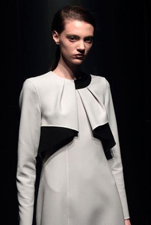 ハナエモリ マニュスクリ、暗影に映る華麗な花々。無機物と有機物の融合を表現【16-17AWウィメンズ】