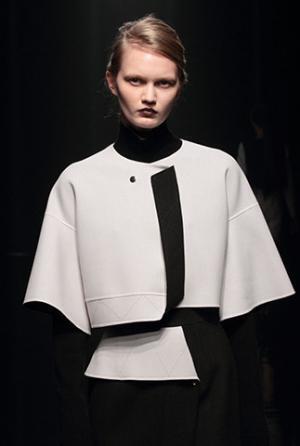 ハナエモリ マニュスクリ、暗影に映る華麗な花々。無機物と有機物の融合を表現【16-17AWウィメンズ】