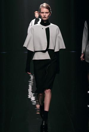 ハナエモリ マニュスクリ、暗影に映る華麗な花々。無機物と有機物の融合を表現【16-17AWウィメンズ】