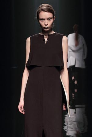 ハナエモリ マニュスクリ、暗影に映る華麗な花々。無機物と有機物の融合を表現【16-17AWウィメンズ】