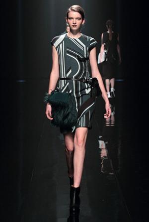 ハナエモリ マニュスクリ、暗影に映る華麗な花々。無機物と有機物の融合を表現【16-17AWウィメンズ】