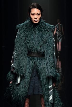 ハナエモリ マニュスクリ、暗影に映る華麗な花々。無機物と有機物の融合を表現【16-17AWウィメンズ】