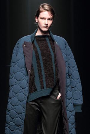 ハナエモリ マニュスクリ、暗影に映る華麗な花々。無機物と有機物の融合を表現【16-17AWウィメンズ】