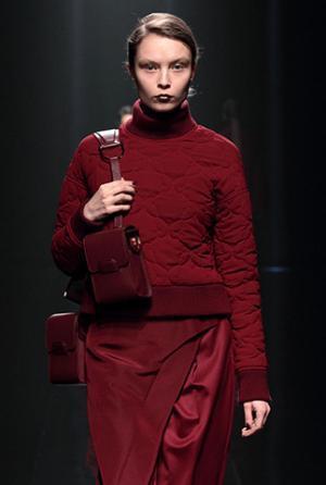 ハナエモリ マニュスクリ、暗影に映る華麗な花々。無機物と有機物の融合を表現【16-17AWウィメンズ】