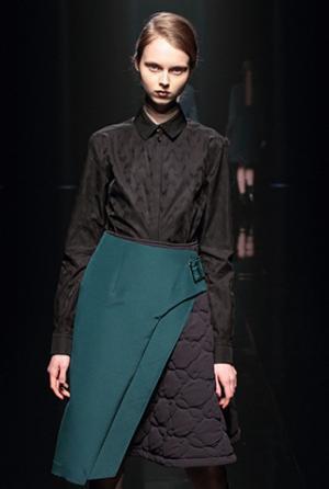 ハナエモリ マニュスクリ、暗影に映る華麗な花々。無機物と有機物の融合を表現【16-17AWウィメンズ】