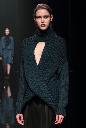 ハナエモリ マニュスクリ、暗影に映る華麗な花々。無機物と有機物の融合を表現【16-17AWウィメンズ】