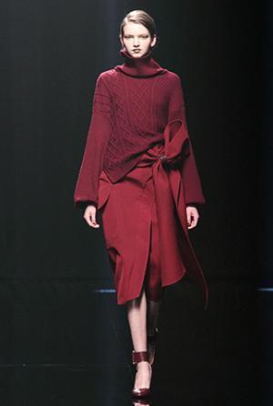 ハナエモリ マニュスクリ、暗影に映る華麗な花々。無機物と有機物の融合を表現【16-17AWウィメンズ】