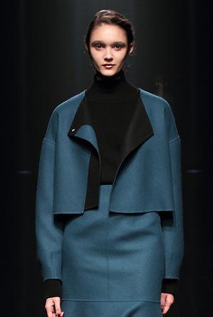 ハナエモリ マニュスクリ、暗影に映る華麗な花々。無機物と有機物の融合を表現【16-17AWウィメンズ】