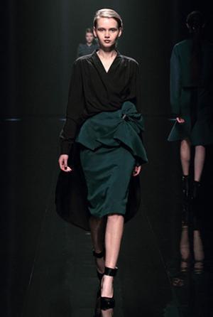 ハナエモリ マニュスクリ、暗影に映る華麗な花々。無機物と有機物の融合を表現【16-17AWウィメンズ】