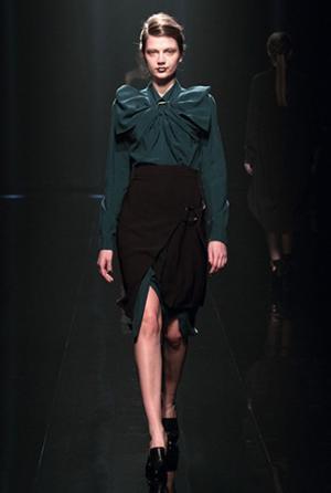 ハナエモリ マニュスクリ、暗影に映る華麗な花々。無機物と有機物の融合を表現【16-17AWウィメンズ】