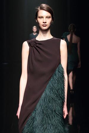 ハナエモリ マニュスクリ、暗影に映る華麗な花々。無機物と有機物の融合を表現【16-17AWウィメンズ】