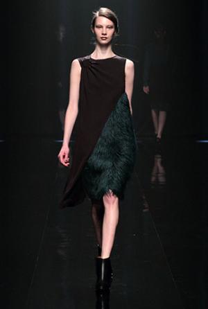 ハナエモリ マニュスクリ、暗影に映る華麗な花々。無機物と有機物の融合を表現【16-17AWウィメンズ】