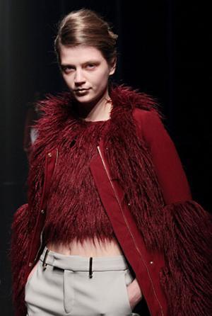 ハナエモリ マニュスクリ、暗影に映る華麗な花々。無機物と有機物の融合を表現【16-17AWウィメンズ】