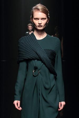 ハナエモリ マニュスクリ、暗影に映る華麗な花々。無機物と有機物の融合を表現【16-17AWウィメンズ】