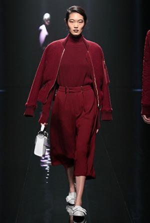 ハナエモリ マニュスクリ、暗影に映る華麗な花々。無機物と有機物の融合を表現【16-17AWウィメンズ】