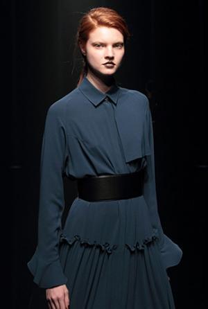 ハナエモリ マニュスクリ、暗影に映る華麗な花々。無機物と有機物の融合を表現【16-17AWウィメンズ】